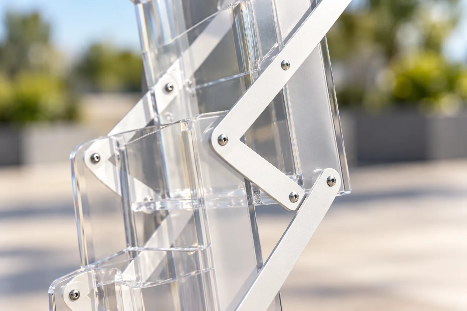 Folding frame of the BROCHURE STANDS