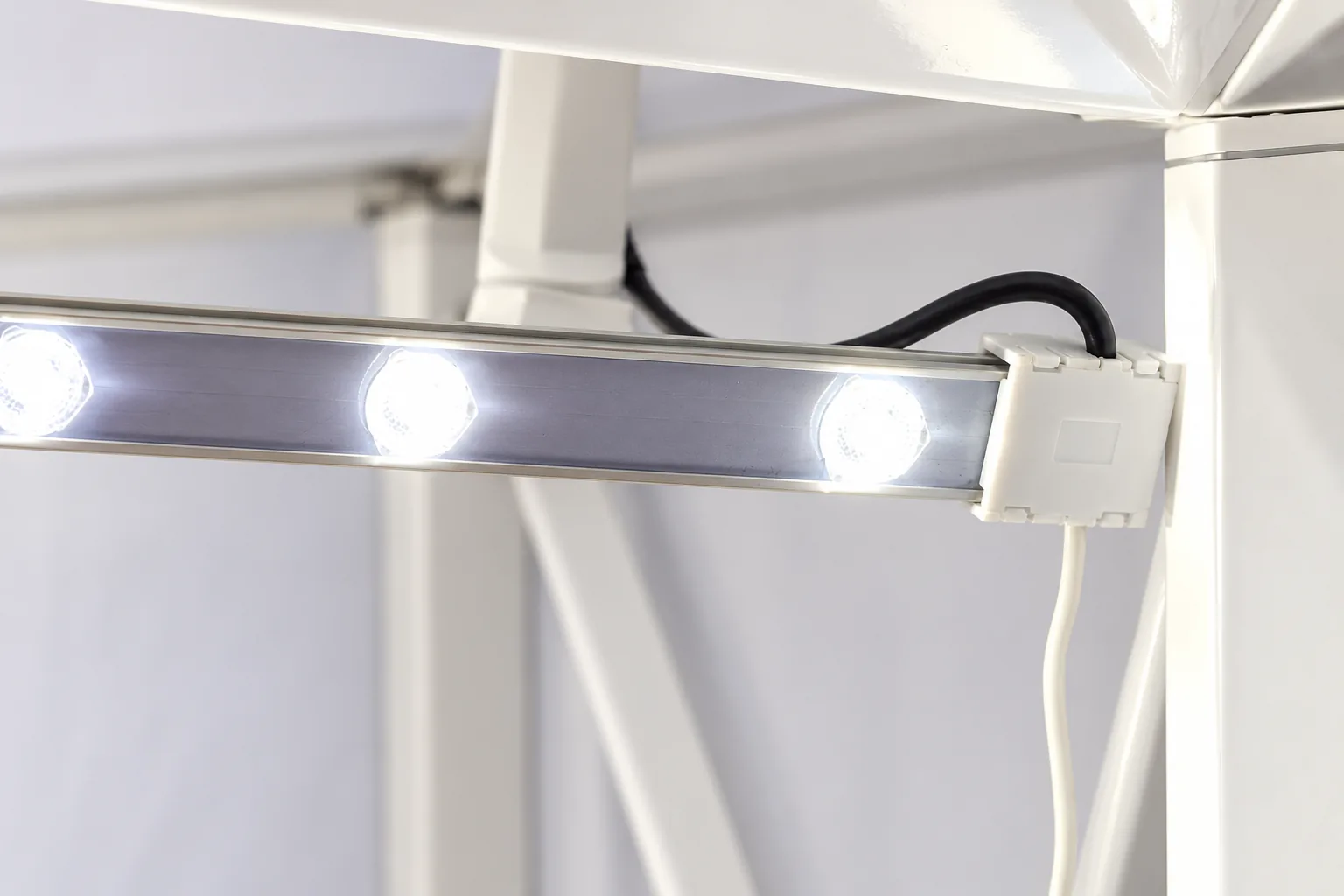 LED bar inside the MODULAR FRAME PLUS